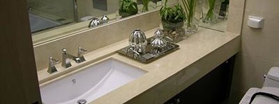 Различные дизайнерские решения для комфортной и удобной обстановки! Мебель для ванной с каменной столешницей